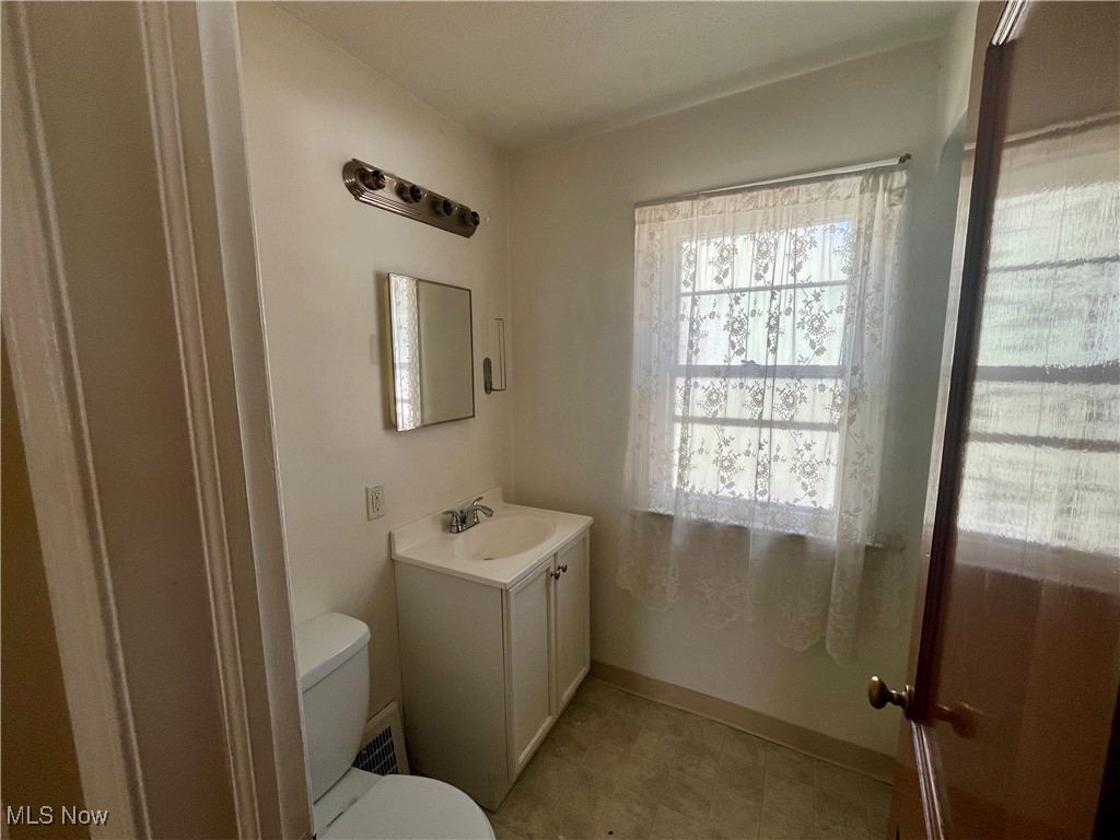 13619 Thraves Avenue