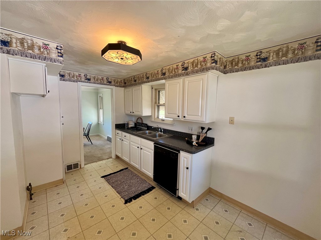 13619 Thraves Avenue