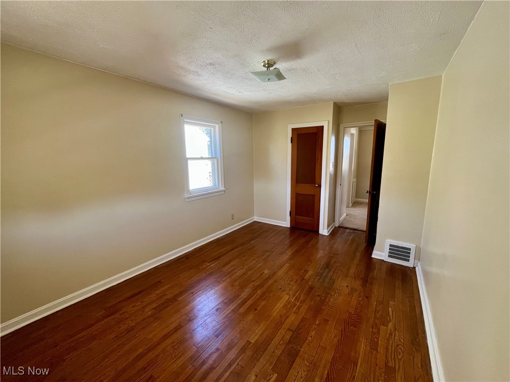 13619 Thraves Avenue