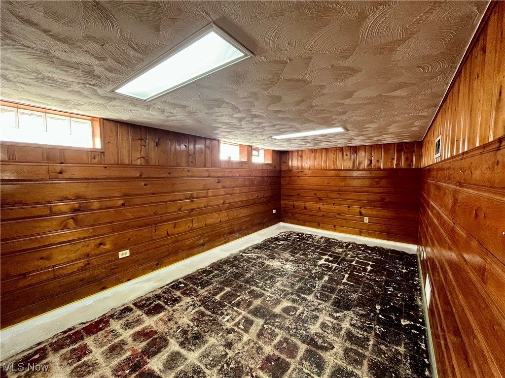 13619 Thraves Avenue