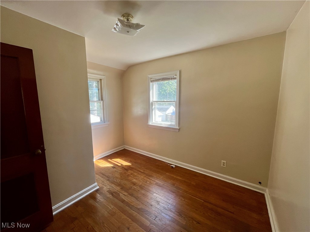 13619 Thraves Avenue