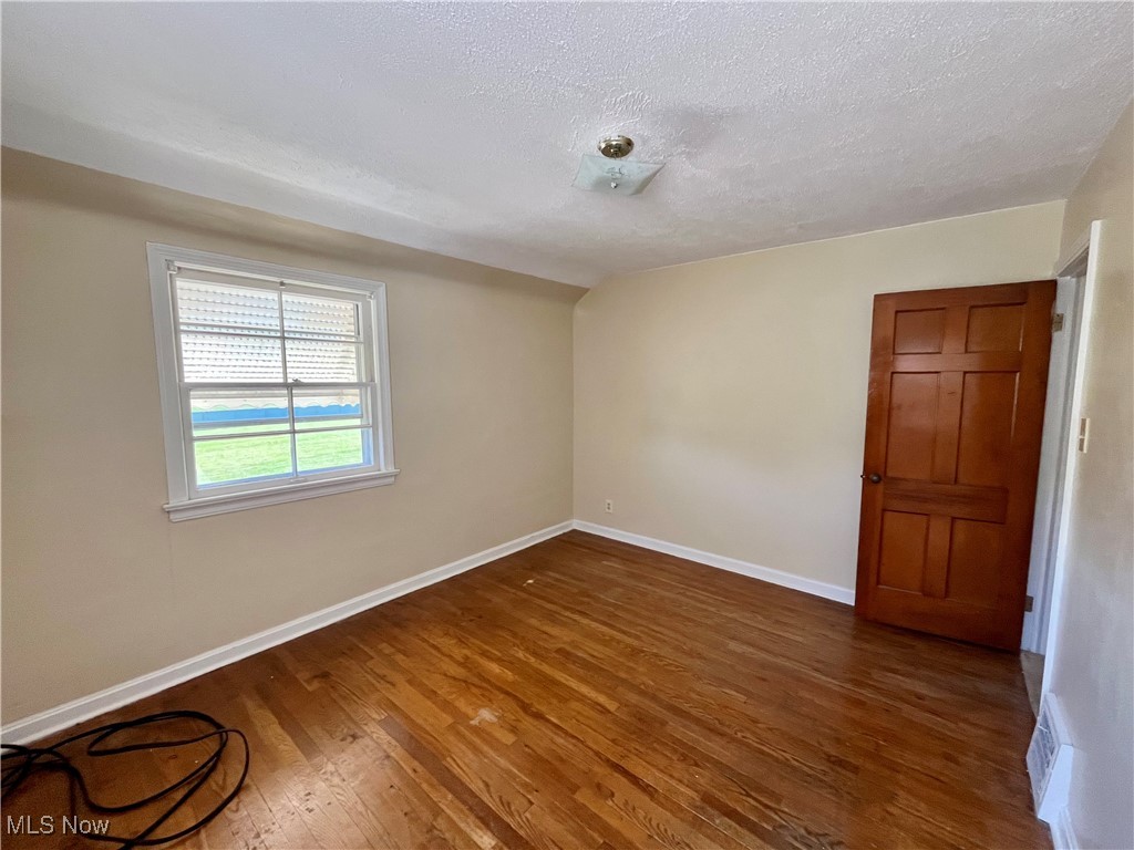 13619 Thraves Avenue