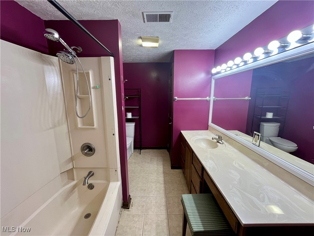 2348 N Haven Boulevard