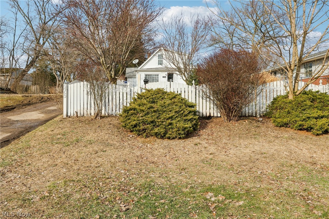 575 Flora Avenue