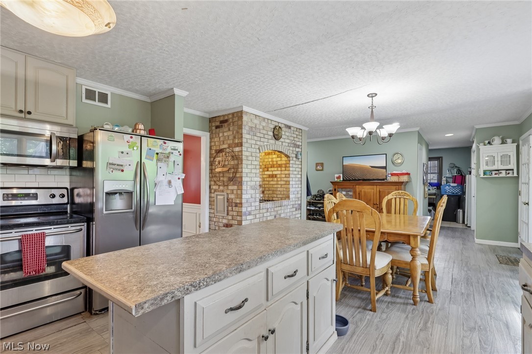 5785 Lamplighter Drive
