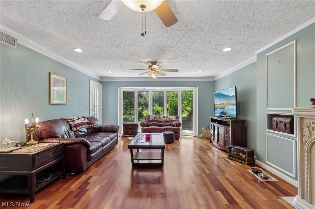 5785 Lamplighter Drive