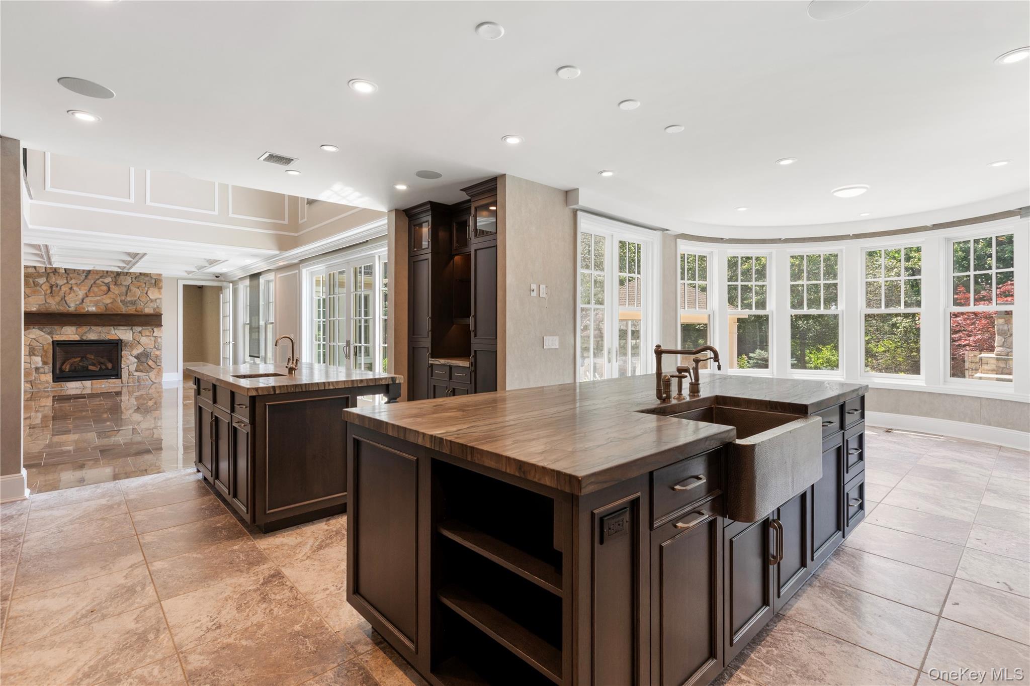 1 Bromley Court