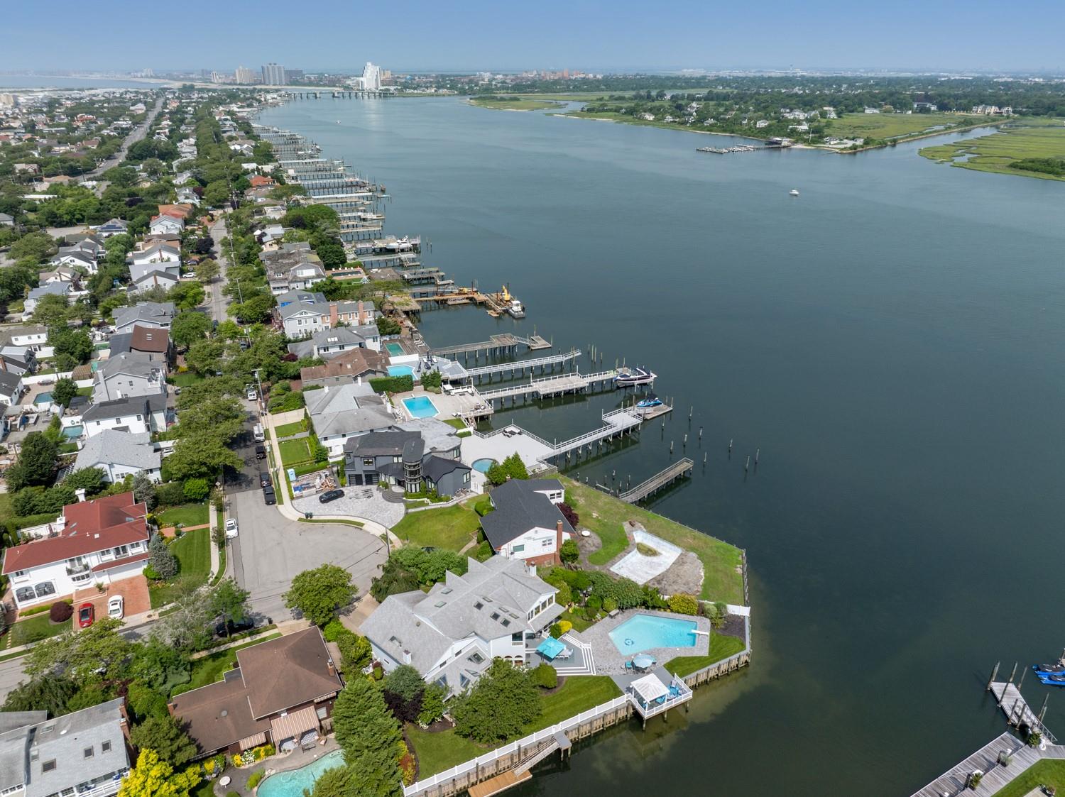 1416 Bay Boulevard