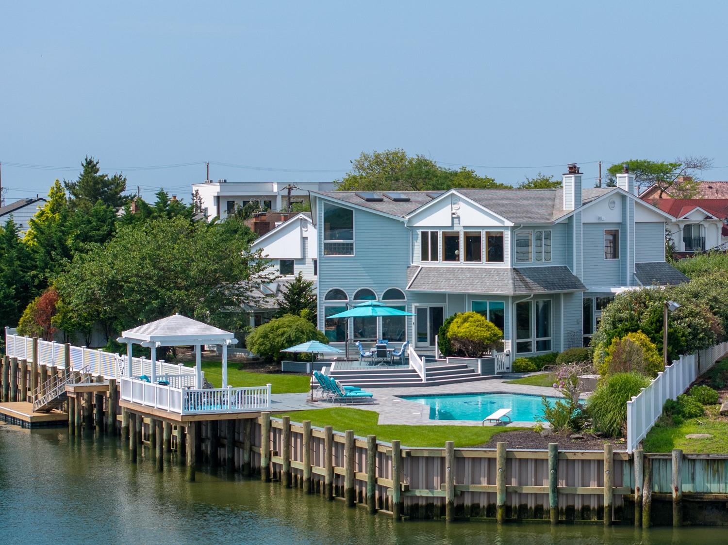 1416 Bay Boulevard
