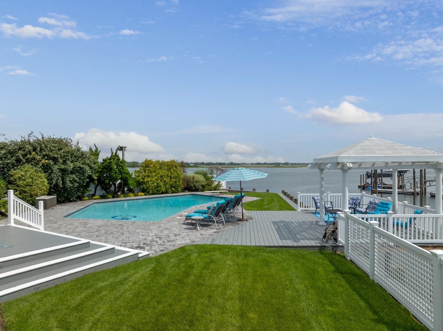 1416 Bay Boulevard
