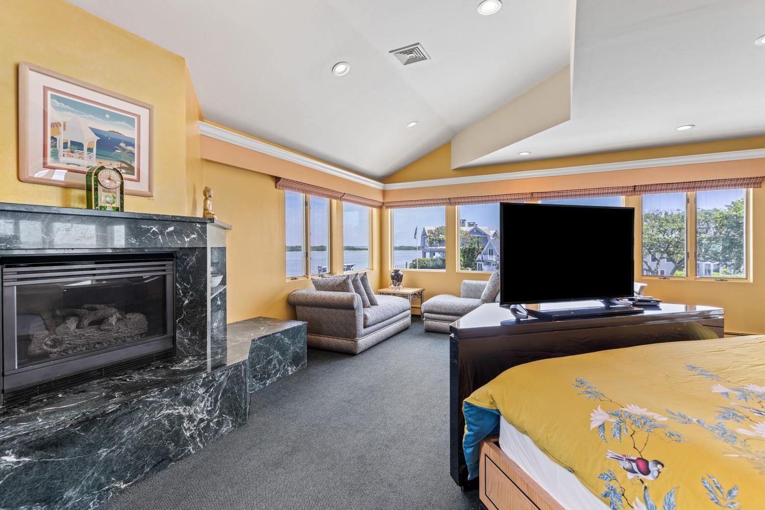 1416 Bay Boulevard