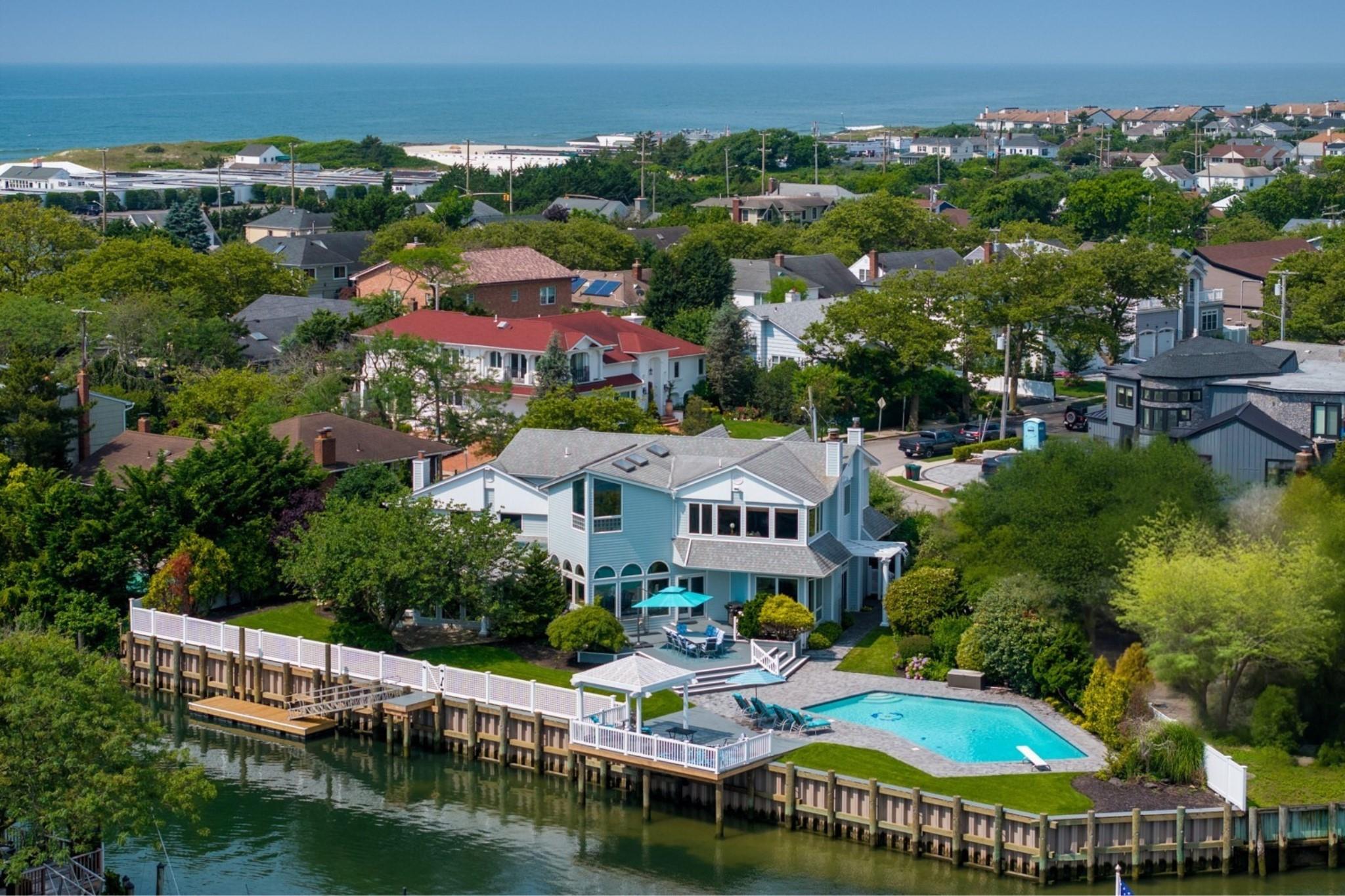 1416 Bay Boulevard