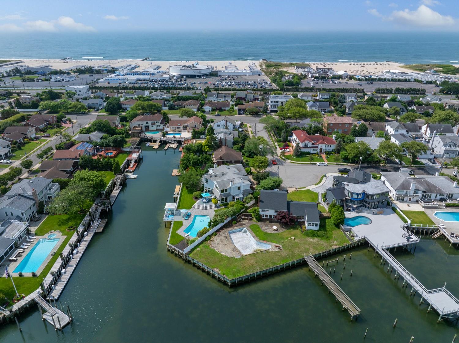 1416 Bay Boulevard