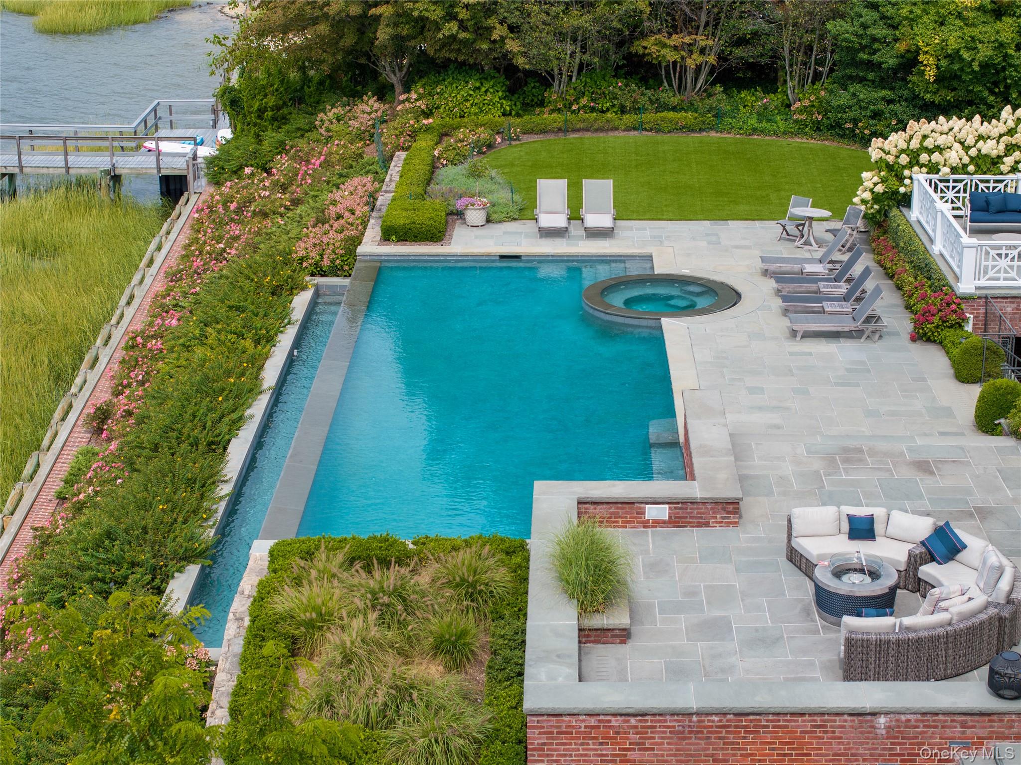 75 Cove Neck Road