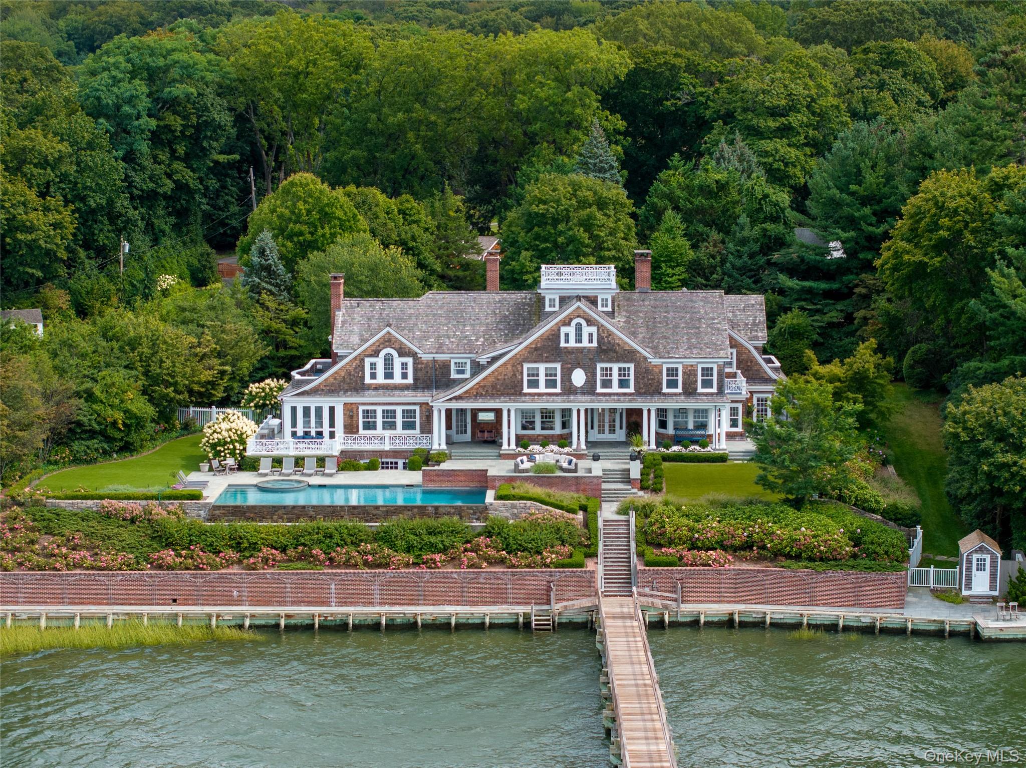 75 Cove Neck Road