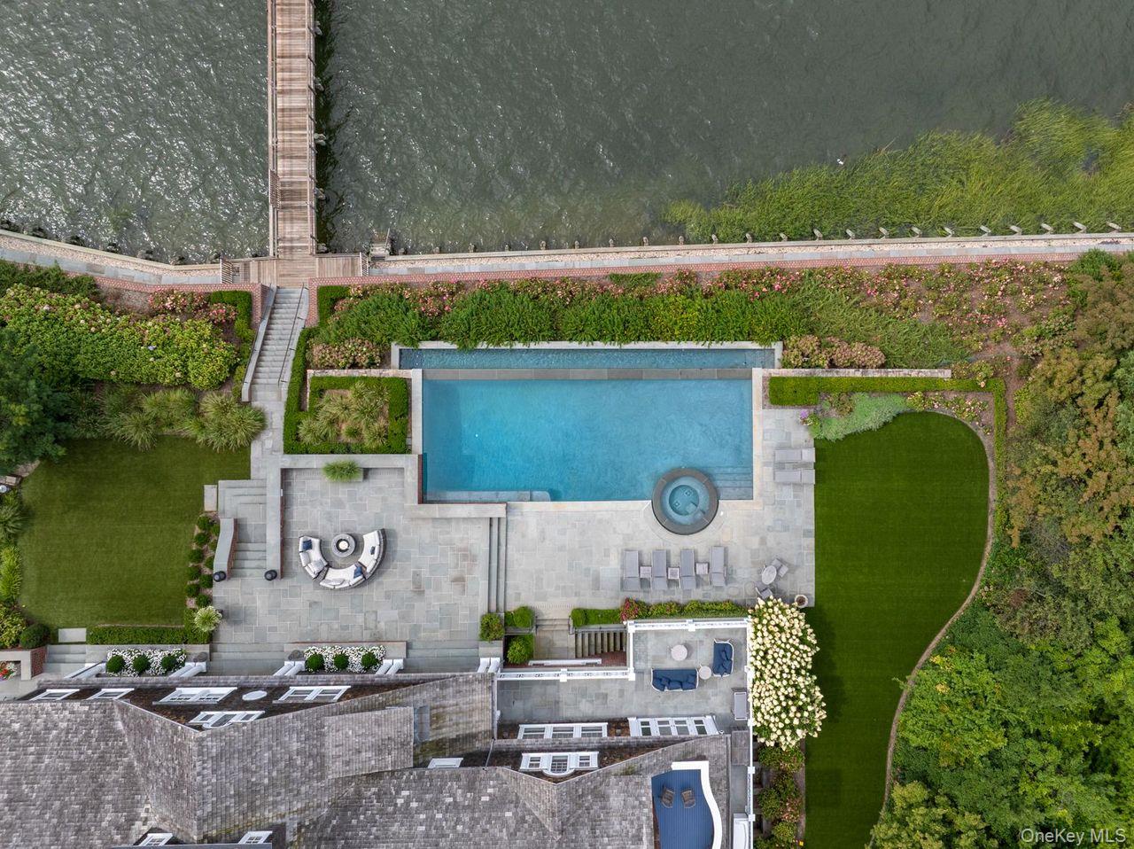 75 Cove Neck Road