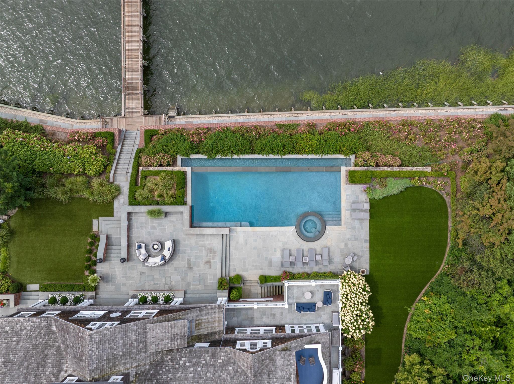 75 Cove Neck Road