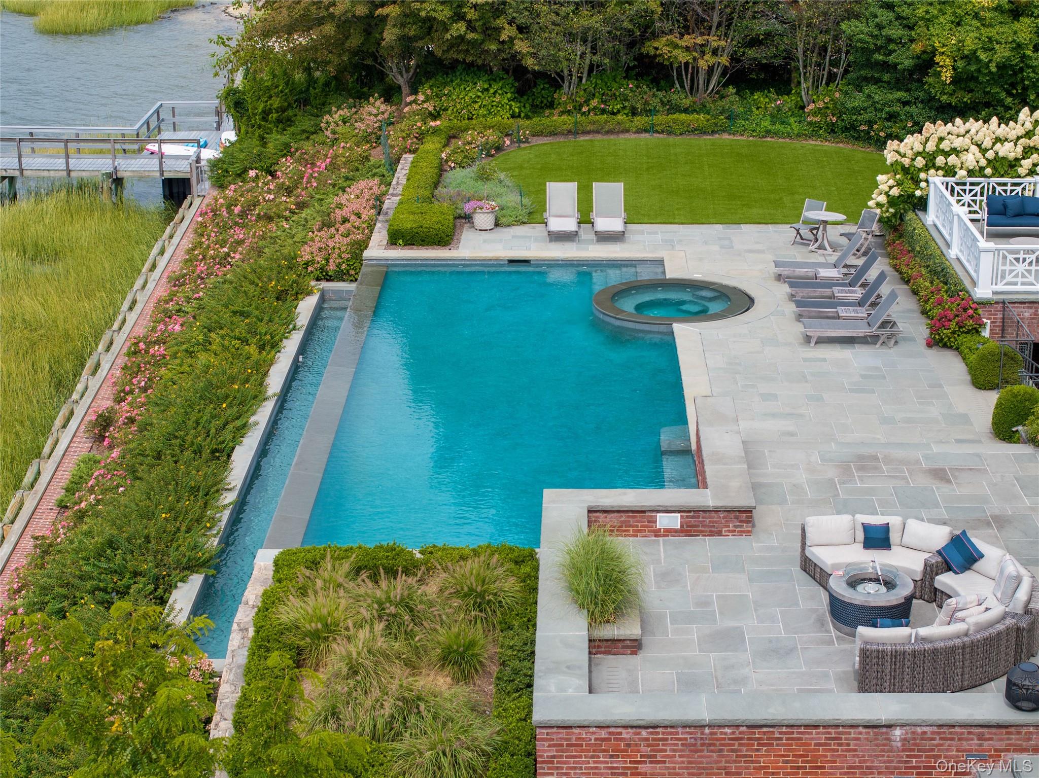 75 Cove Neck Road
