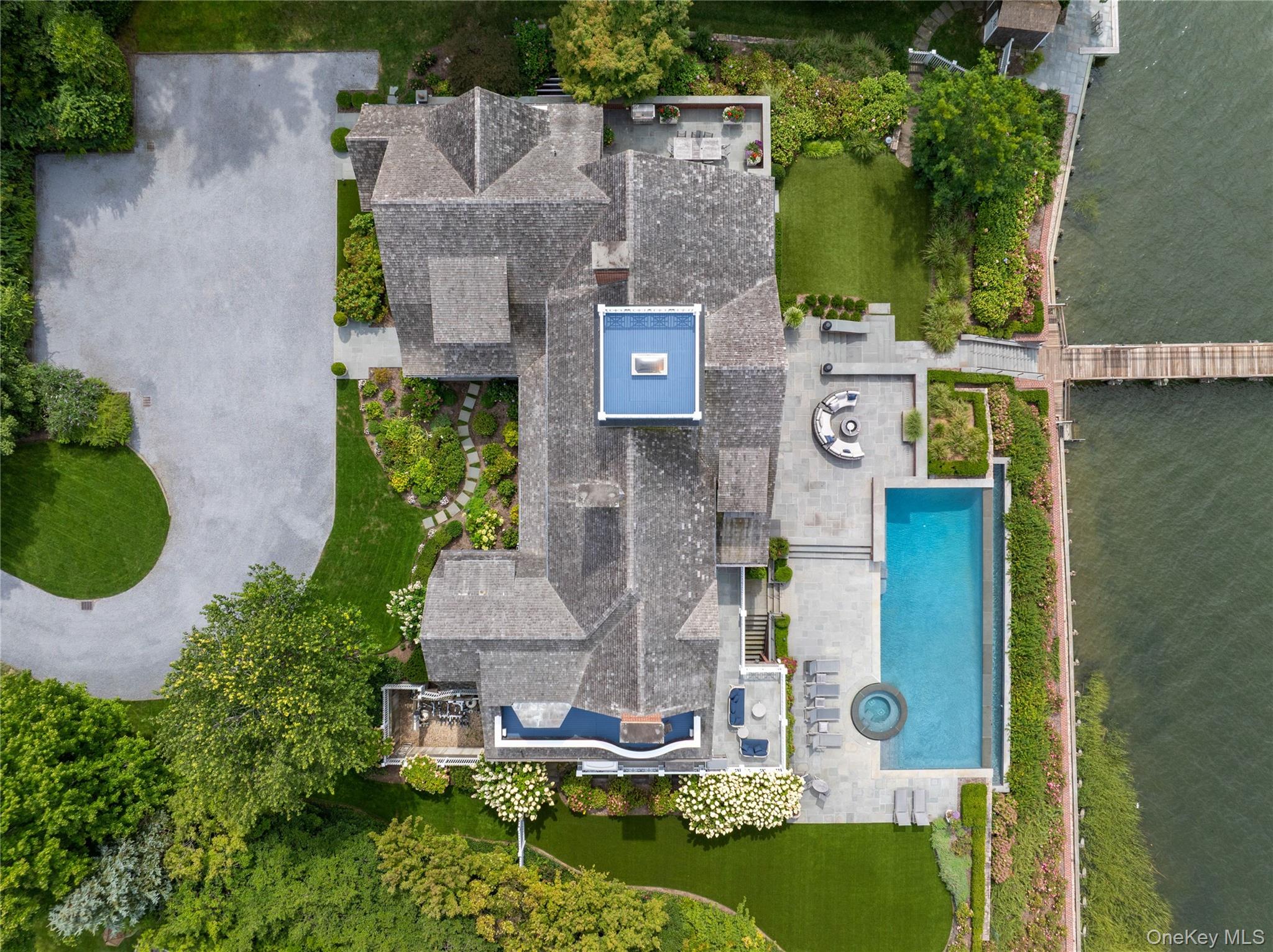 75 Cove Neck Road