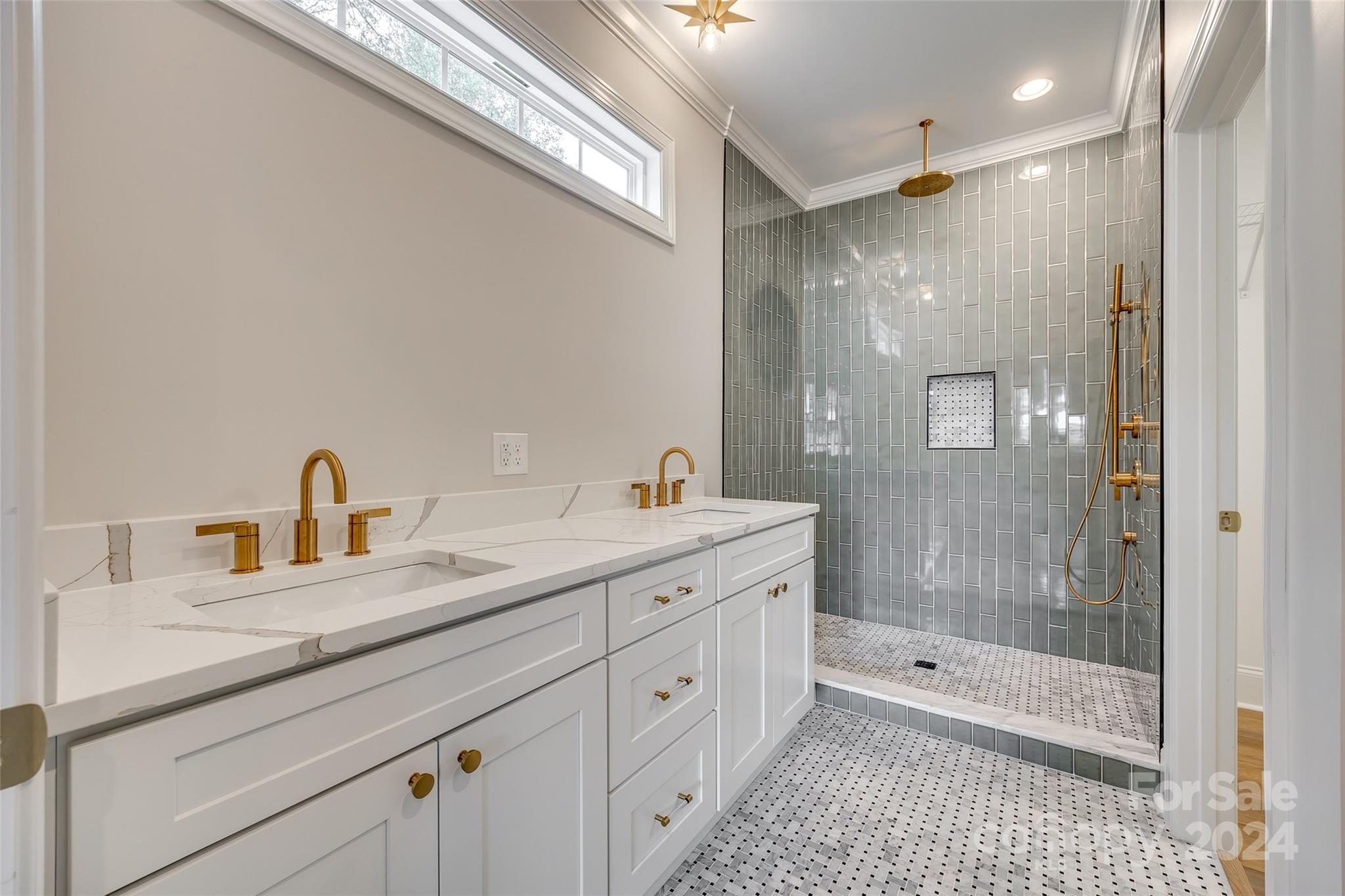 1025 Oakmont Drive Unit: 2