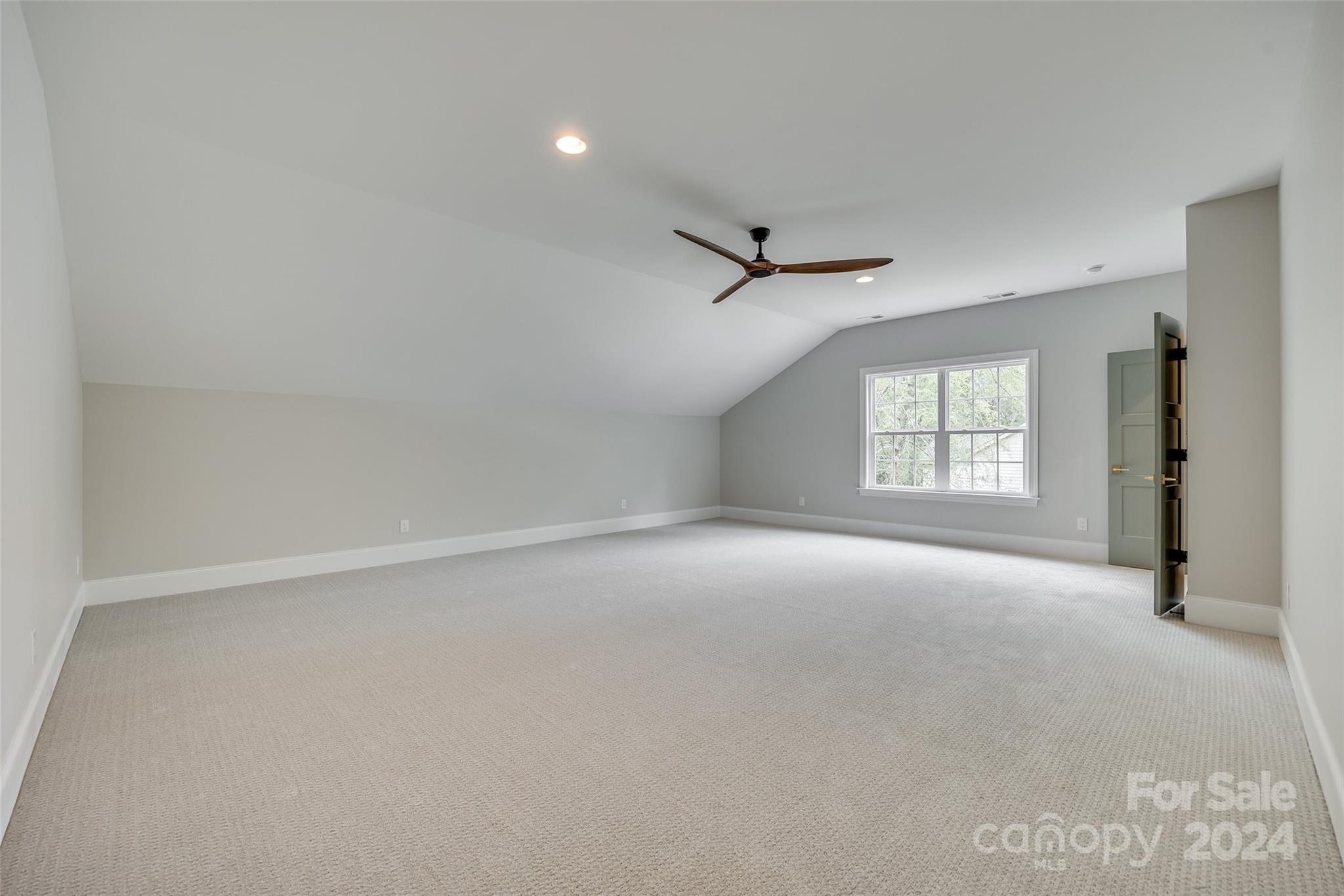 1025 Oakmont Drive Unit: 2