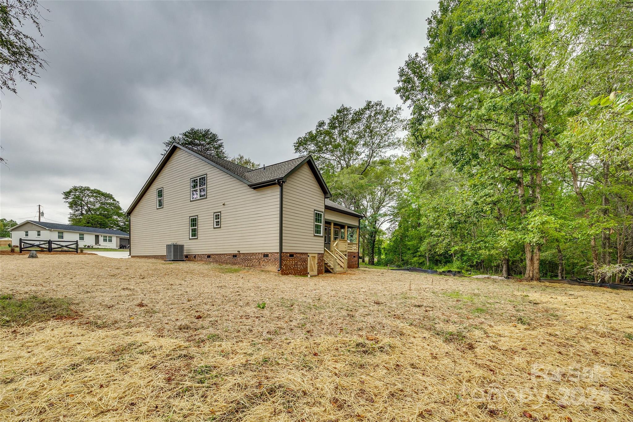 1025 Oakmont Drive Unit: 2