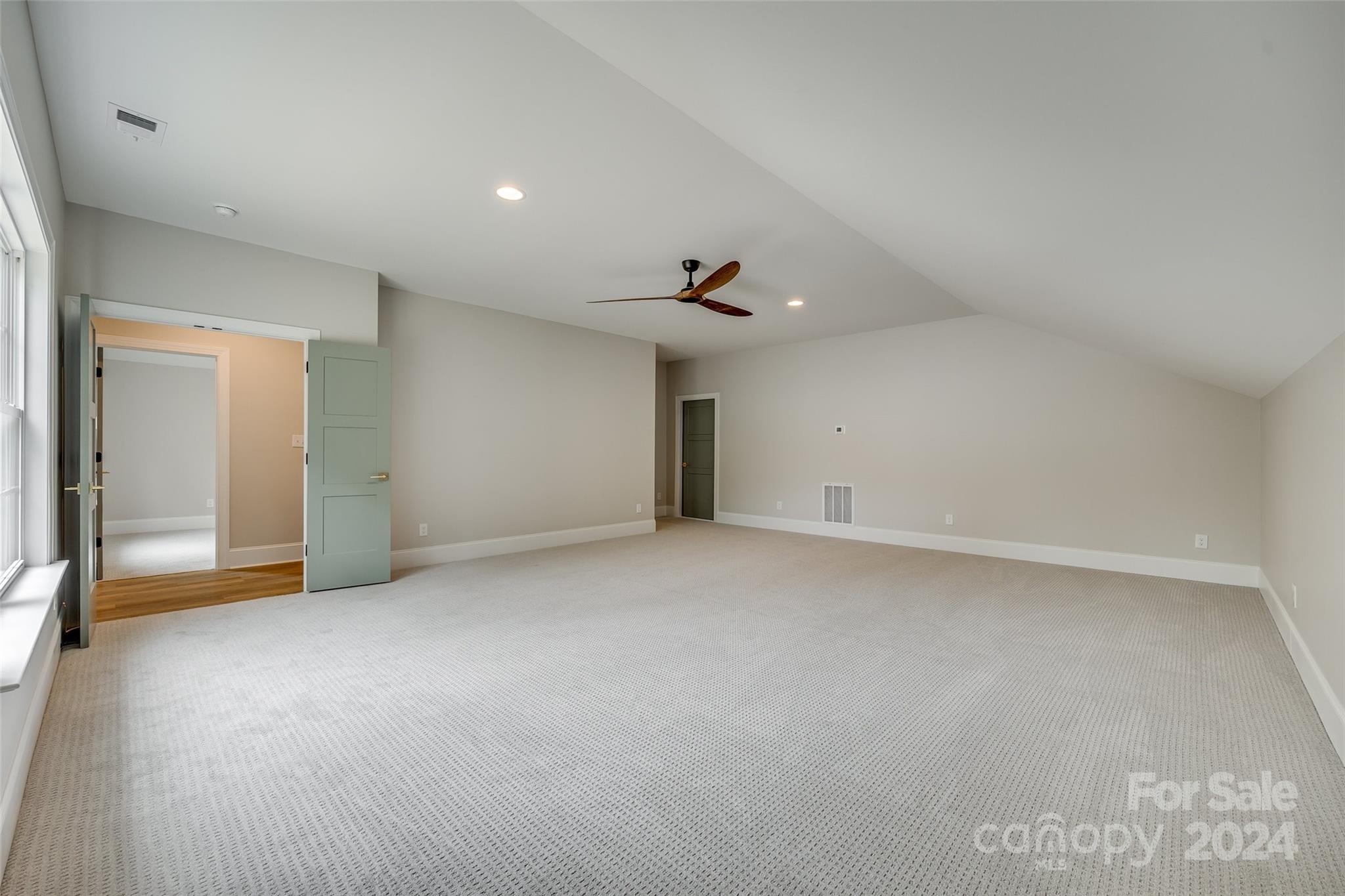 1025 Oakmont Drive Unit: 2