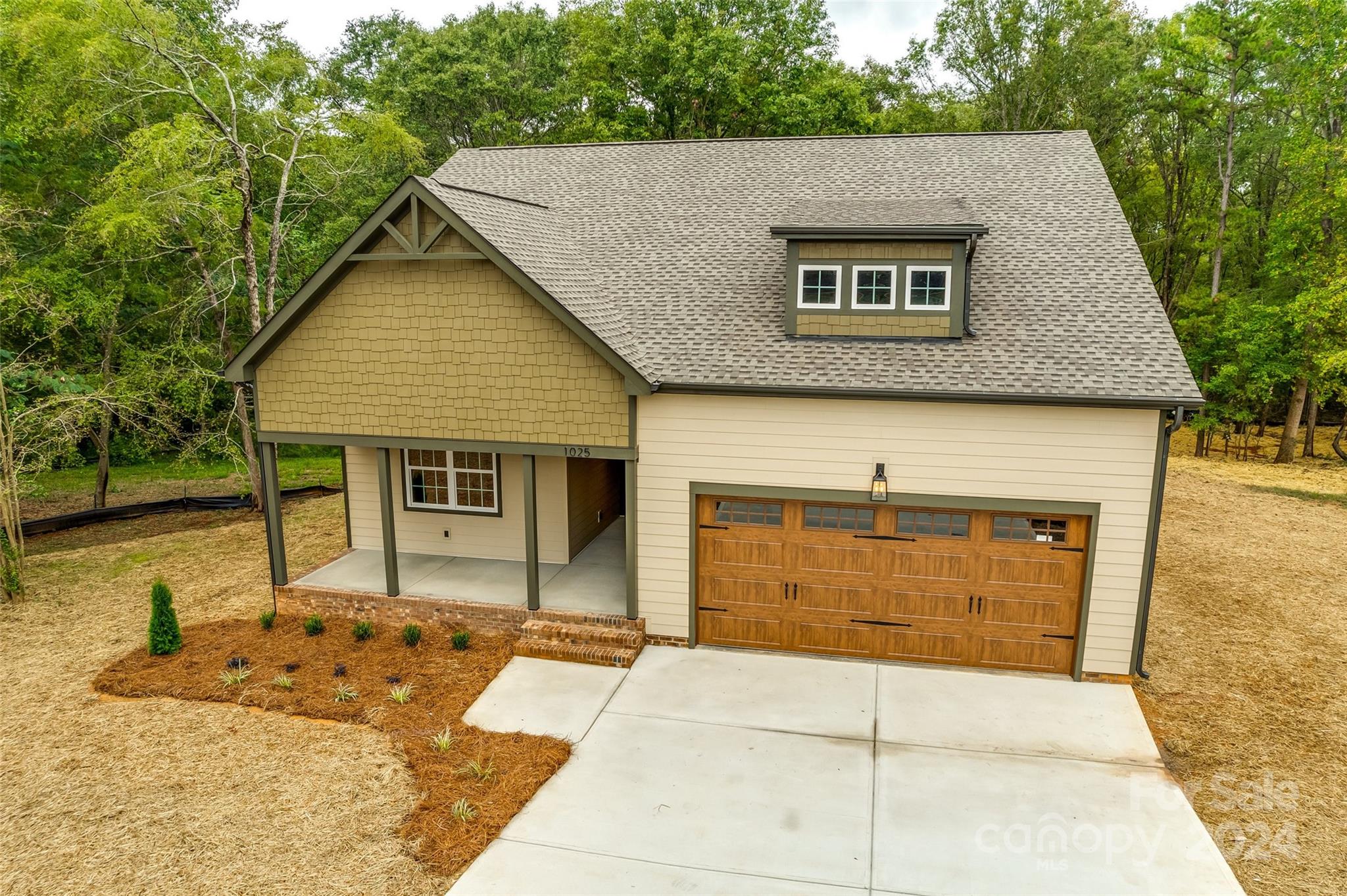 1025 Oakmont Drive Unit: 2