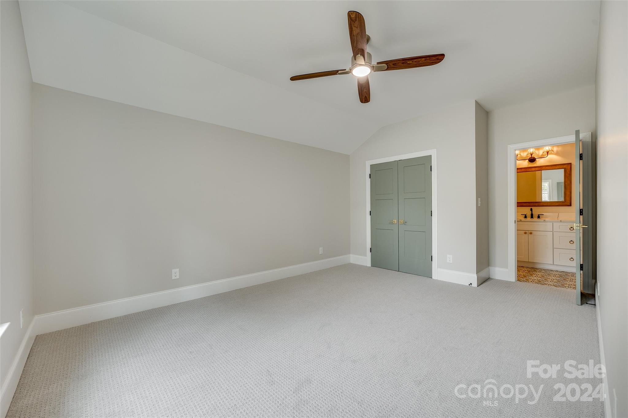 1025 Oakmont Drive Unit: 2