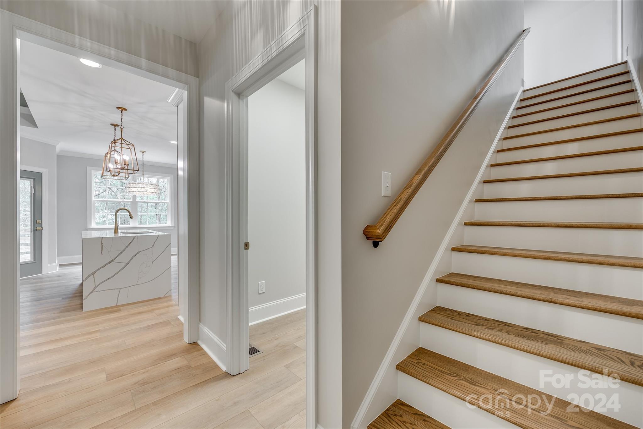 1025 Oakmont Drive Unit: 2