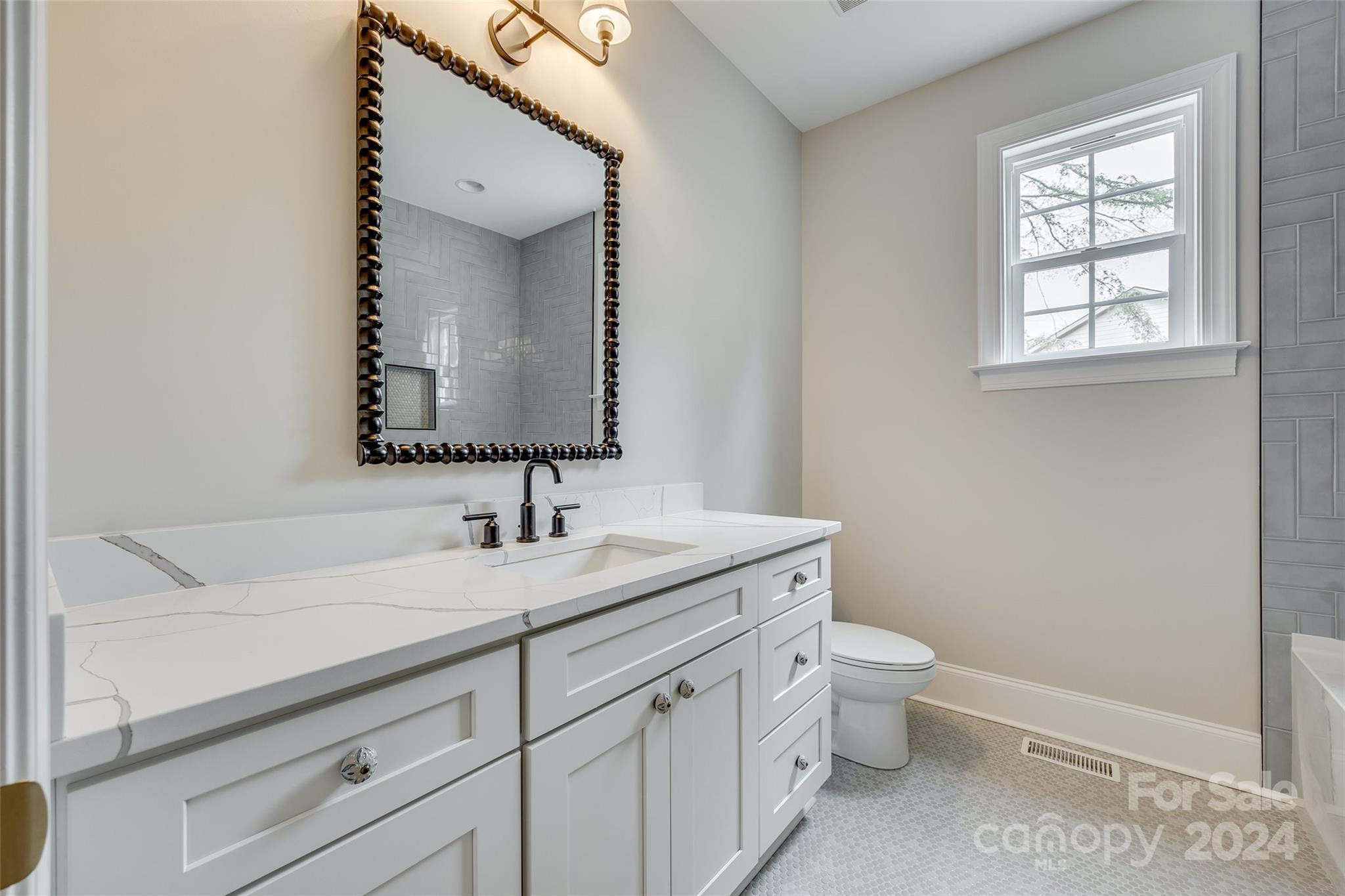 1025 Oakmont Drive Unit: 2