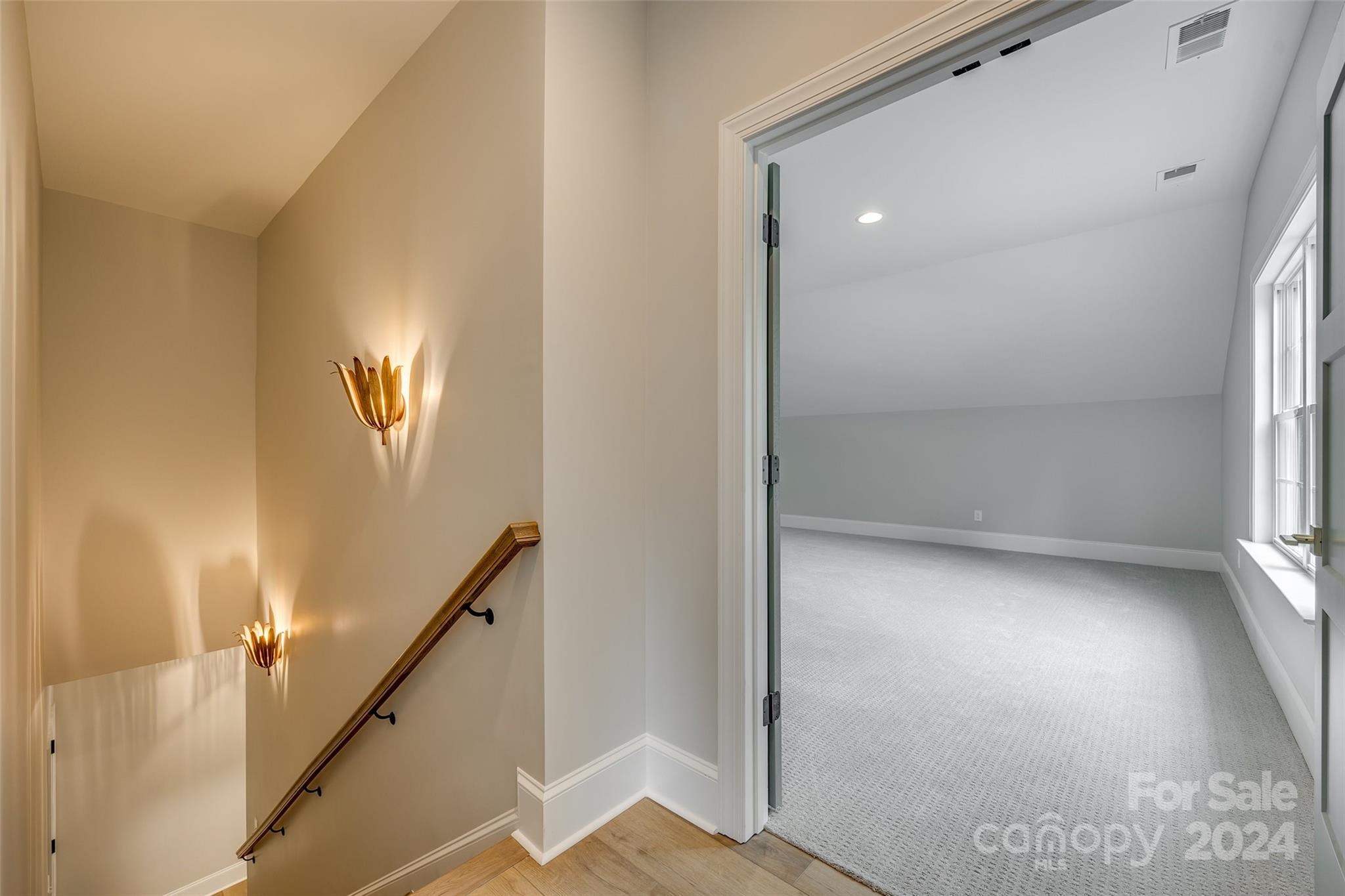 1025 Oakmont Drive Unit: 2