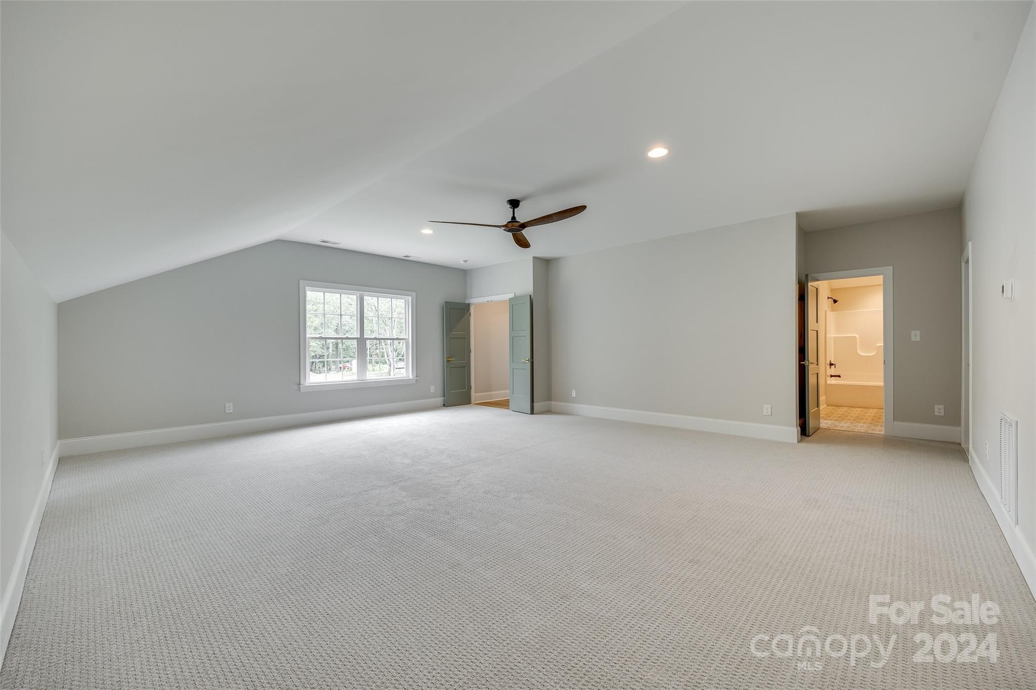 1025 Oakmont Drive Unit: 2