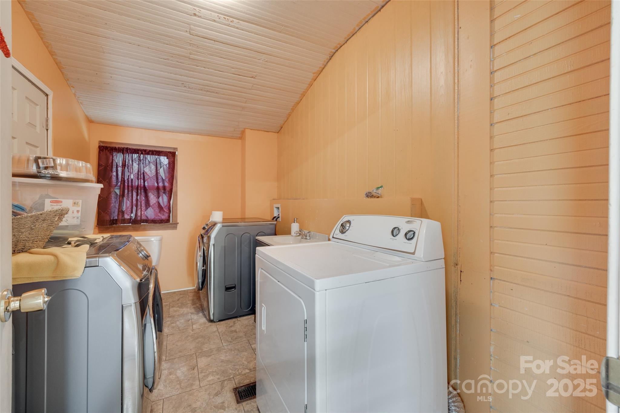 302 Charlotte Street