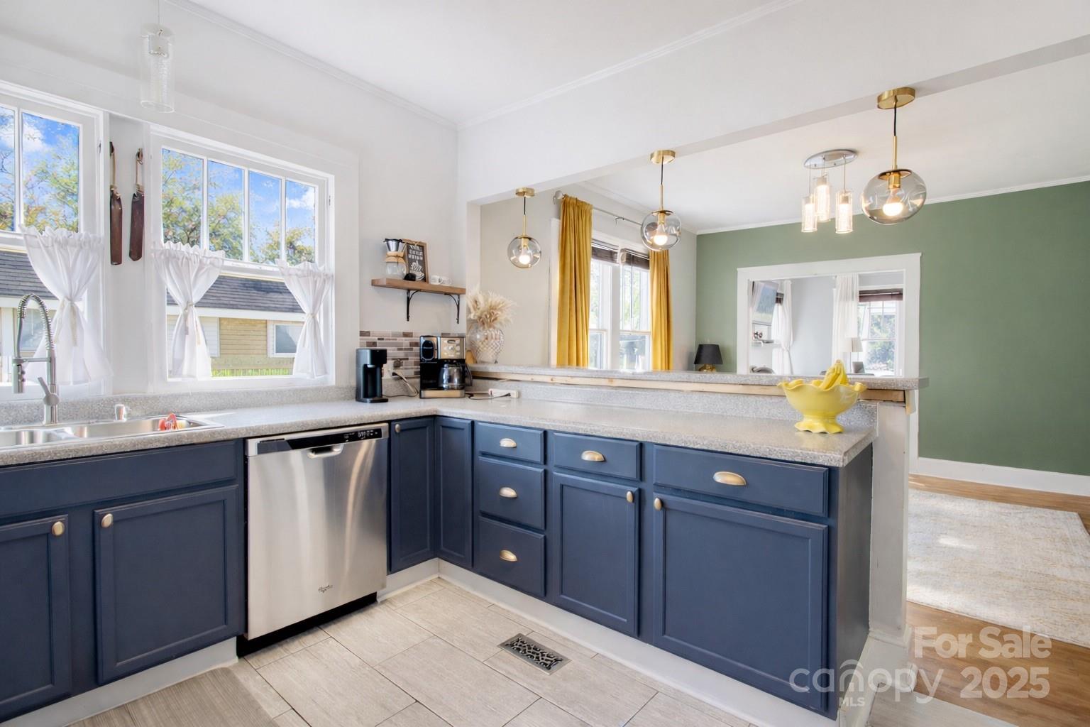 330 Charlotte Avenue