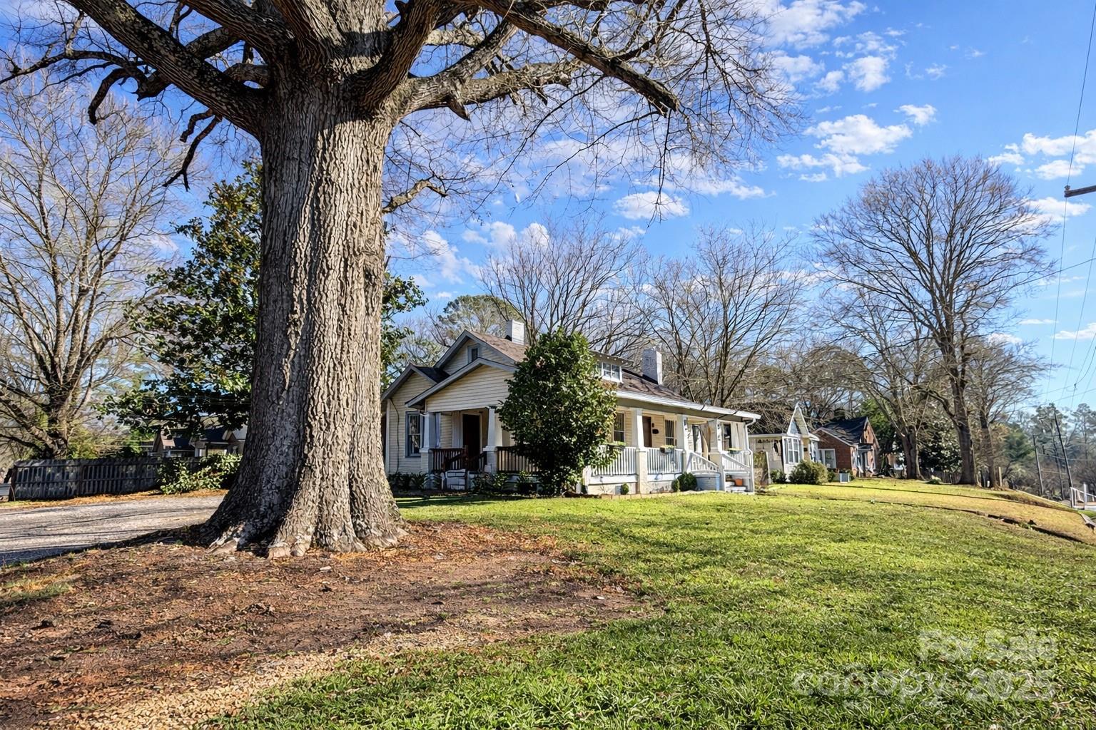 330 Charlotte Avenue