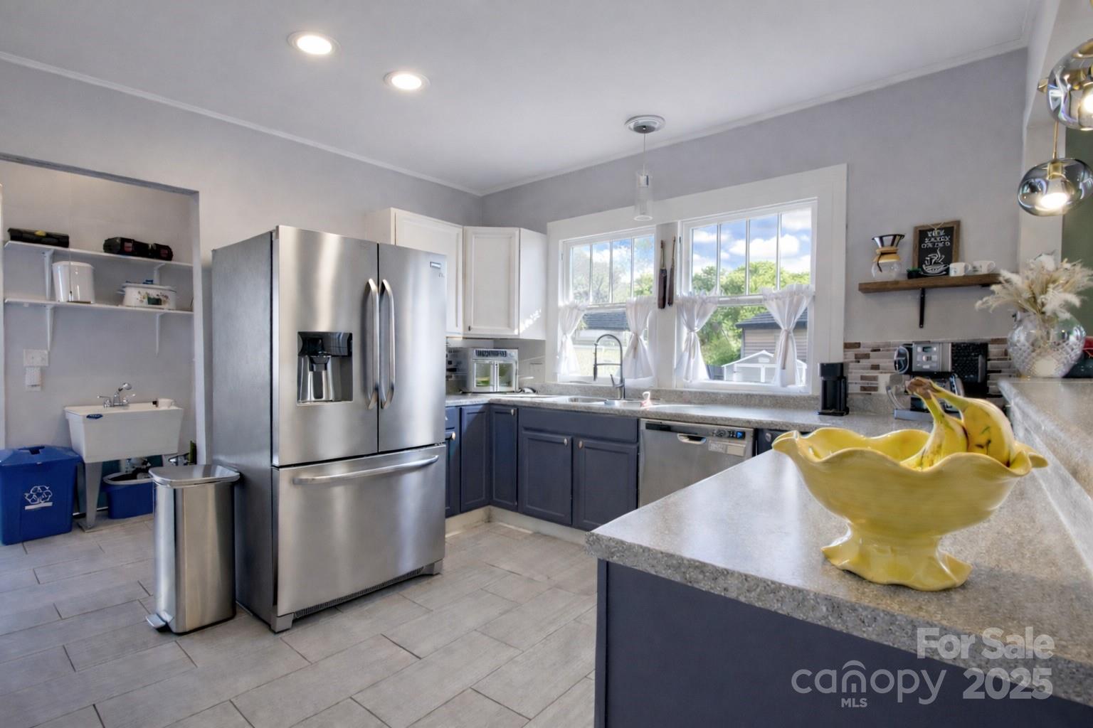 330 Charlotte Avenue