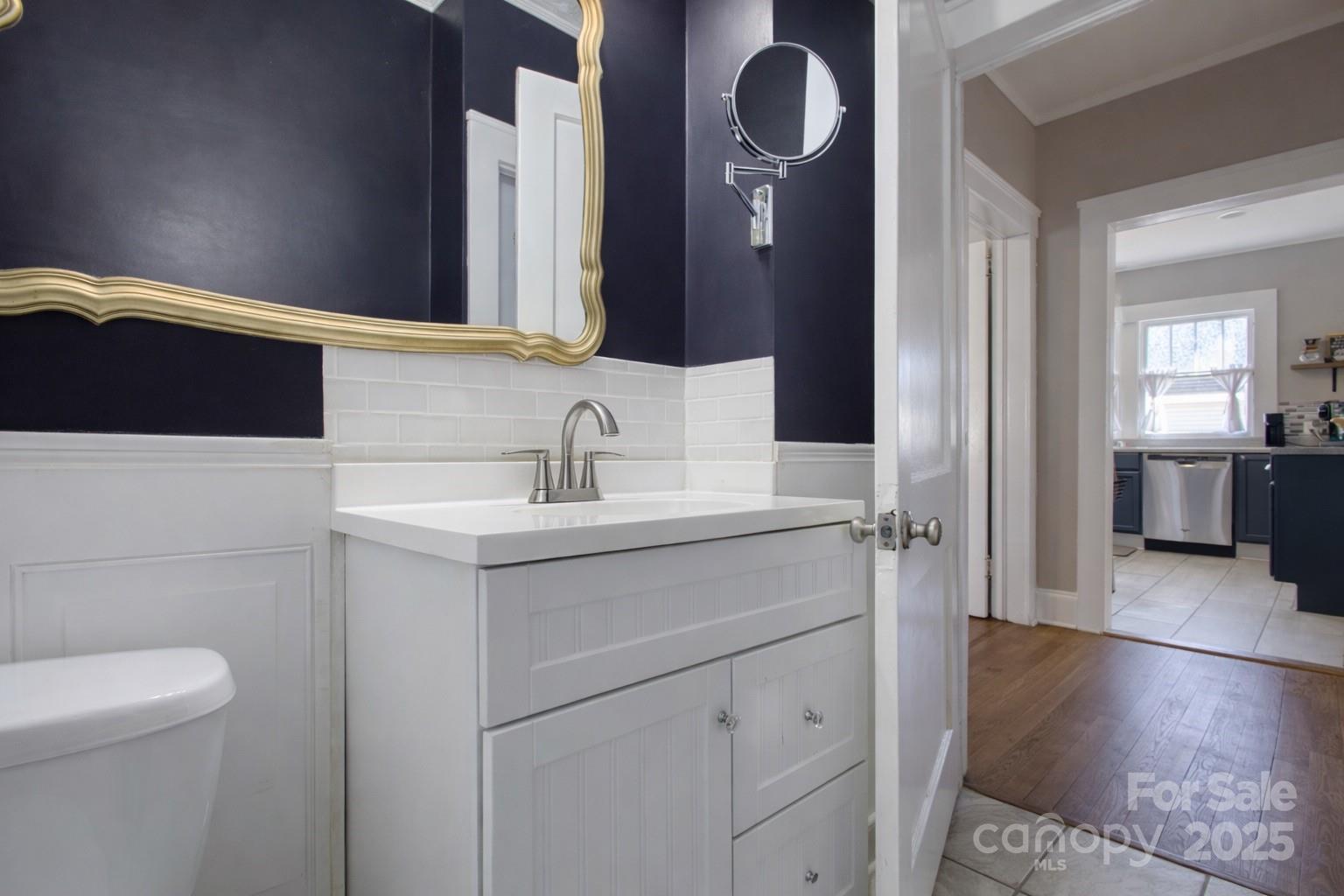 330 Charlotte Avenue