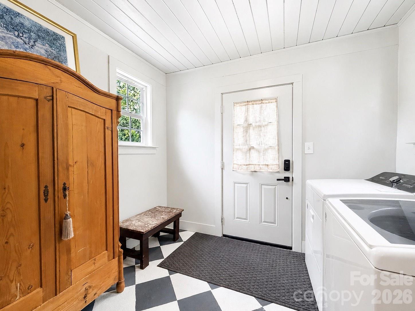 214 Oakwood Avenue