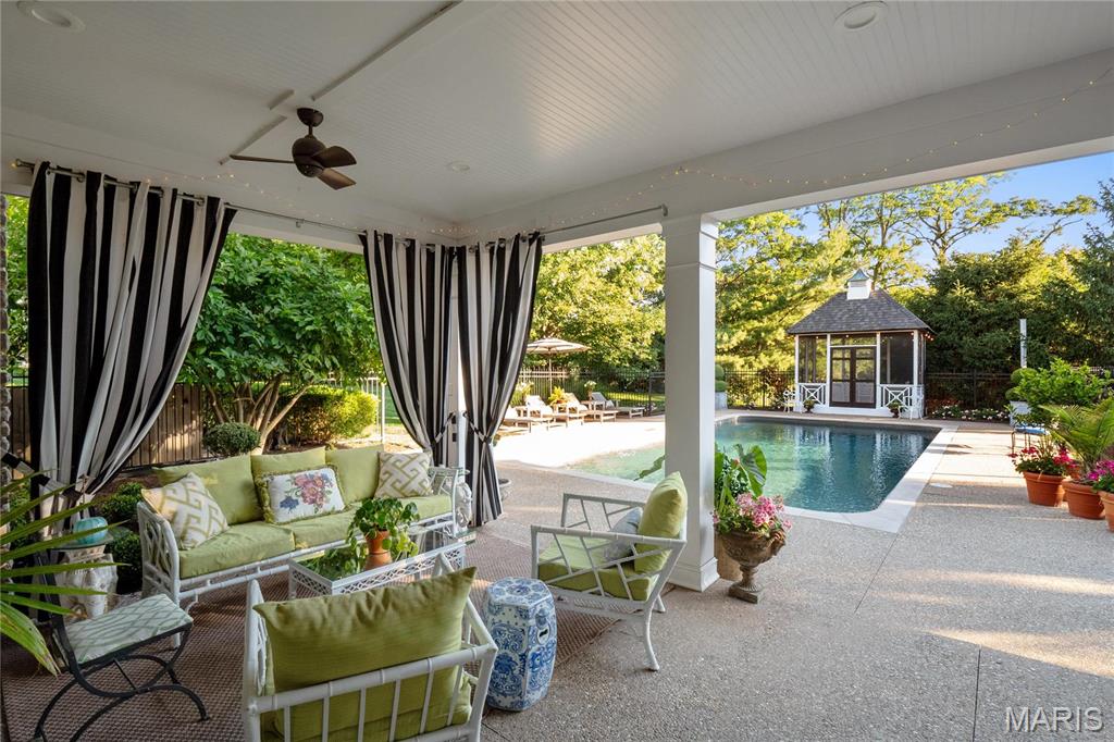 4 Country Life Acres