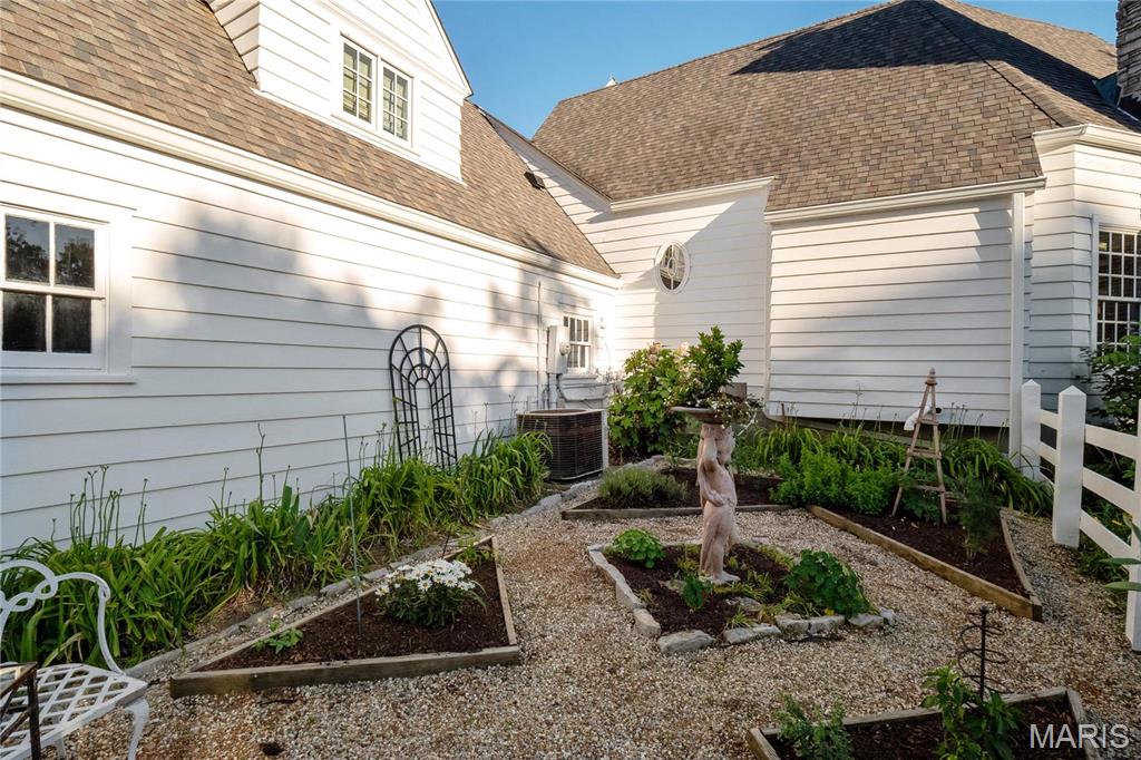 4 Country Life Acres