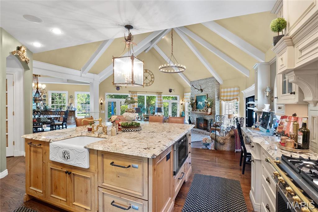 4 Country Life Acres