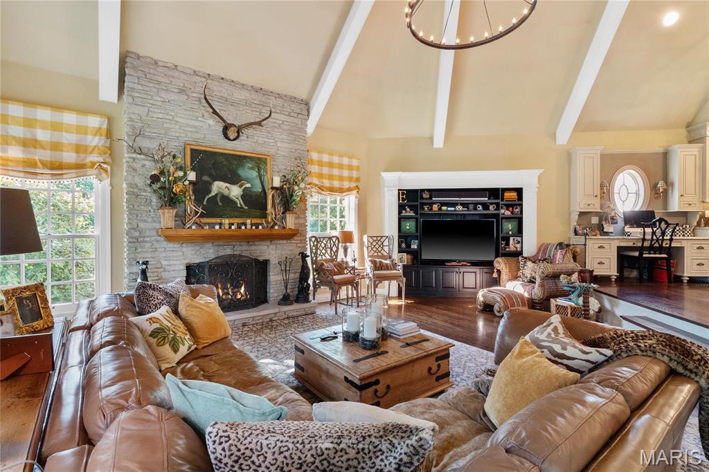 4 Country Life Acres