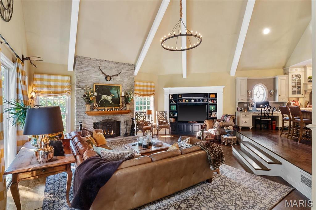4 Country Life Acres