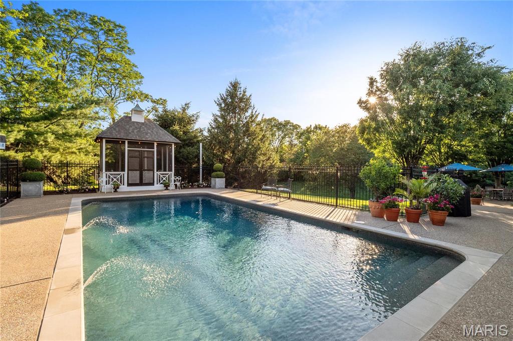 4 Country Life Acres