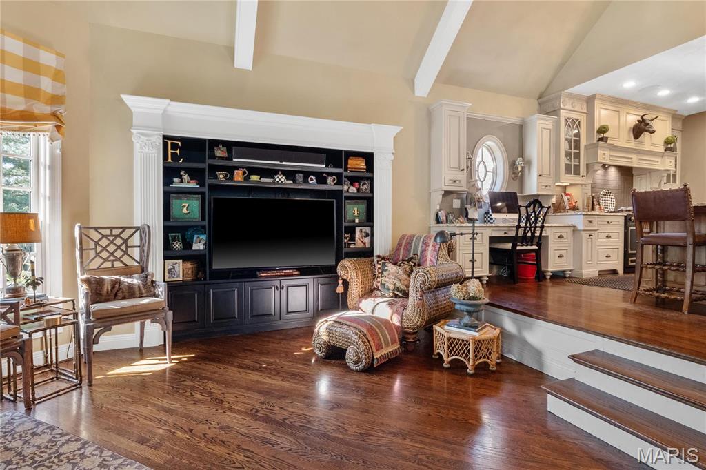 4 Country Life Acres