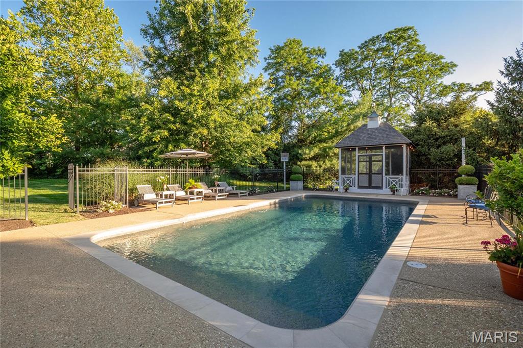 4 Country Life Acres