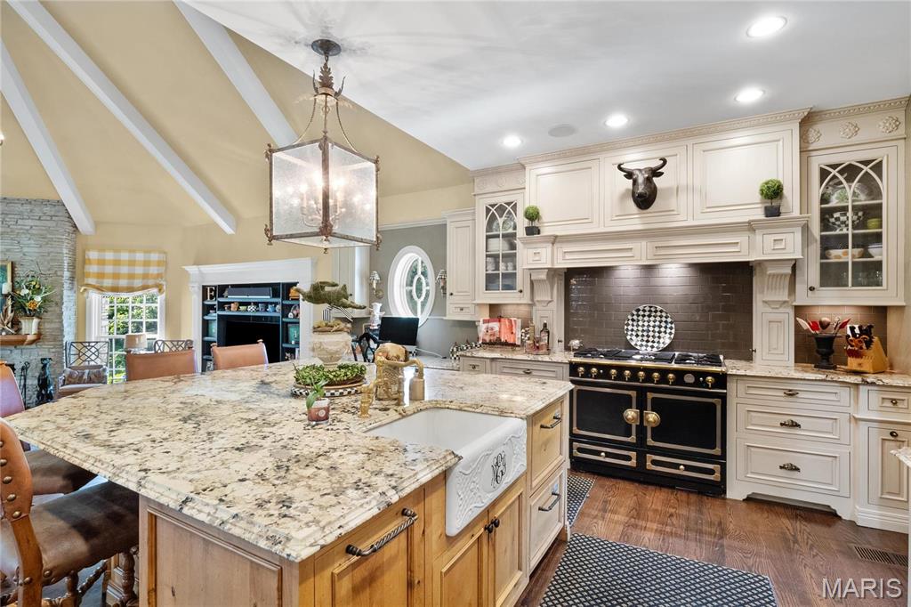 4 Country Life Acres