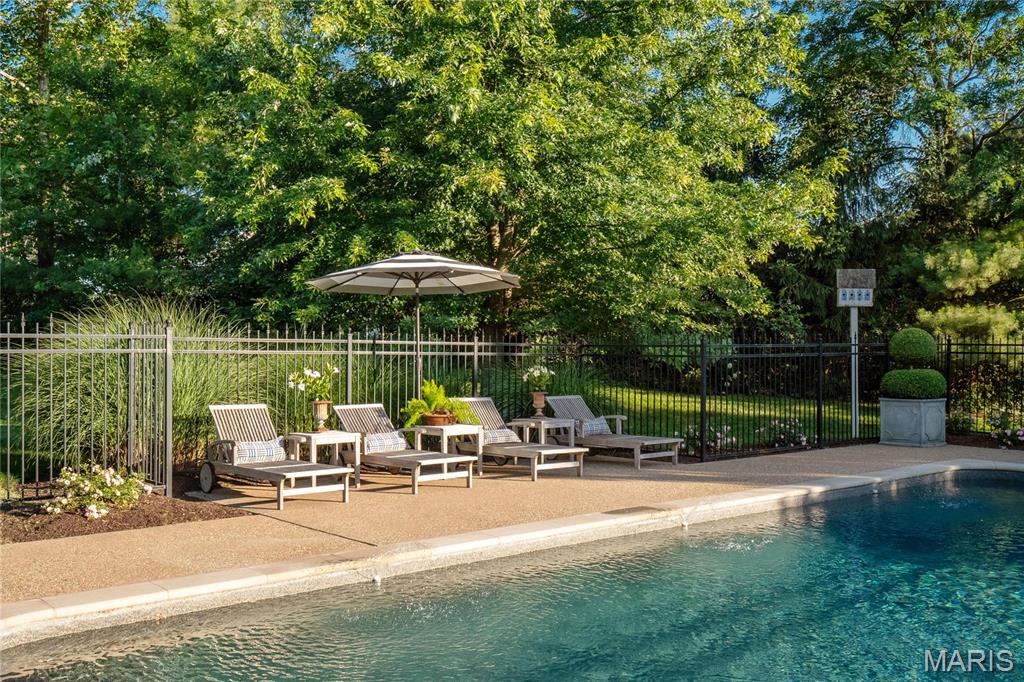 4 Country Life Acres