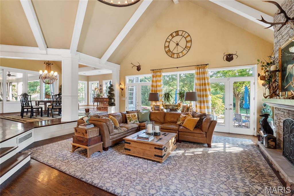 4 Country Life Acres